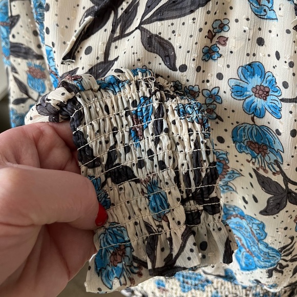 NWOT JOIE cream/blue floral smocked peasant blouse size XS new without tags - Picture 6 of 12